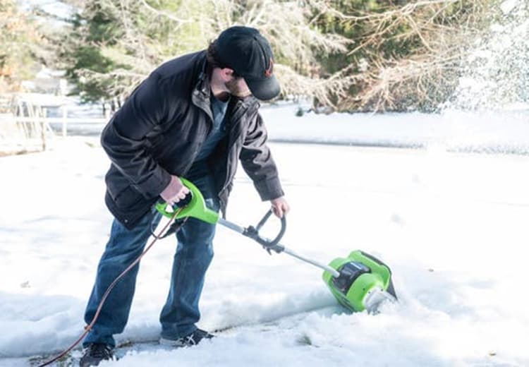 Снегоуборочная лопата Greenworks
